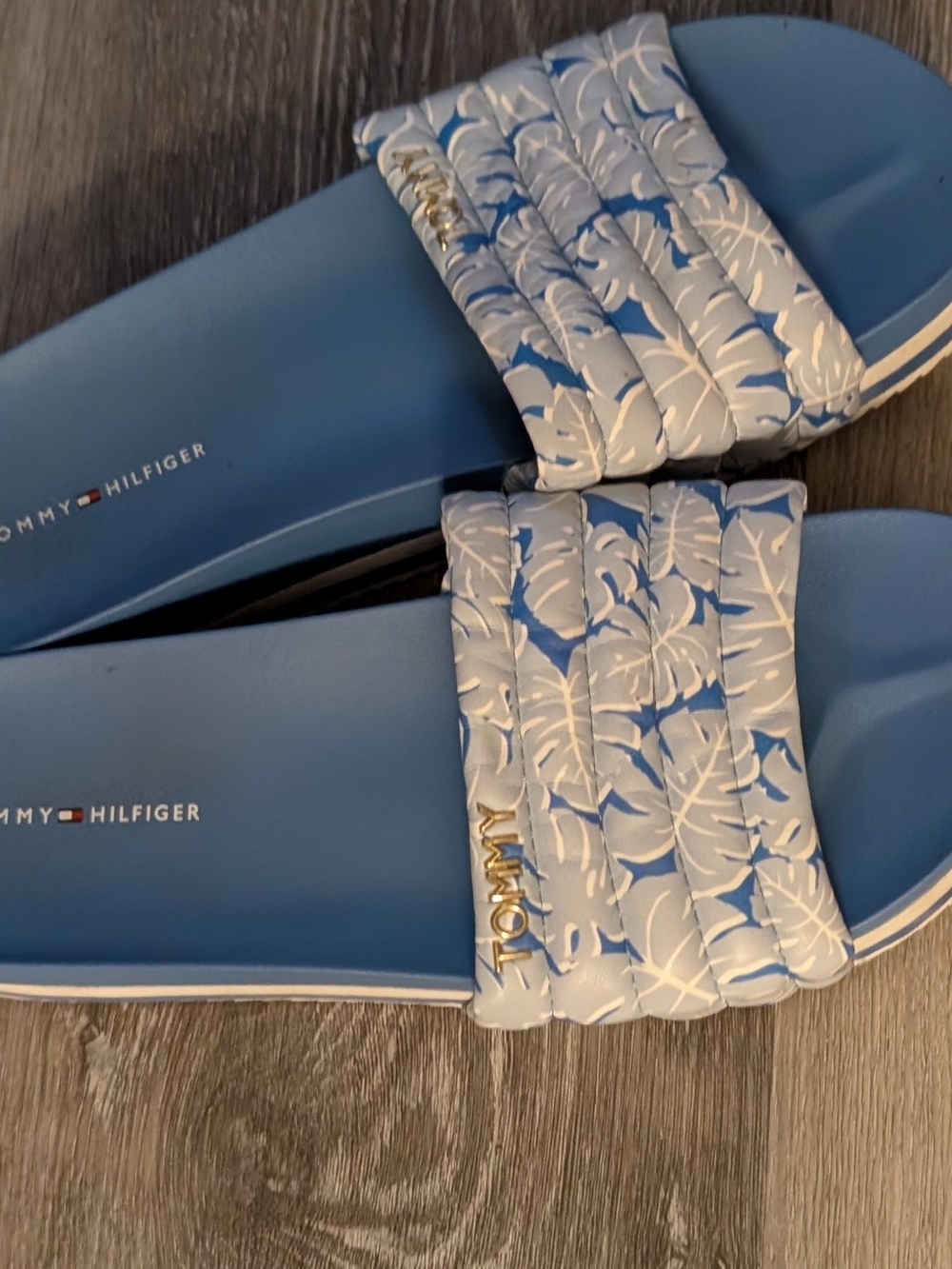 Tommy Hilfiger Light Blue White Floral Quilted Slide Sandals
